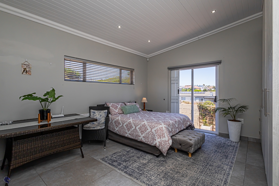 5 Bedroom Property for Sale in Myburgh Park Western Cape